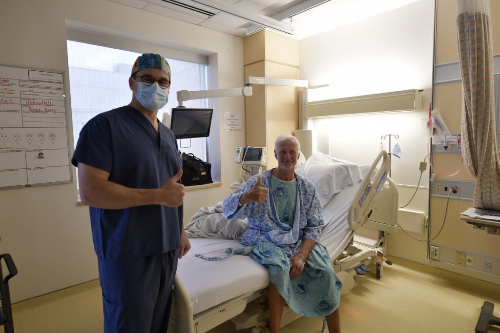 Orthopaedic surgeon Dr. Marco Vennettilli (left) and patient Evan Cameron give the thumbs up following Cameron’s same-day
hip arthroplasty procedure. Same-day surgery will be offered to all appropriate hip arthroplasty patients at RVH, with knee and shoulder
patients to follow in a couple weeks.